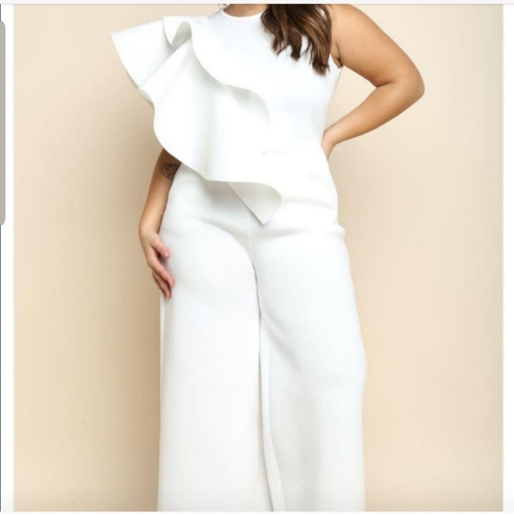 White ruffle shoulder jumper.